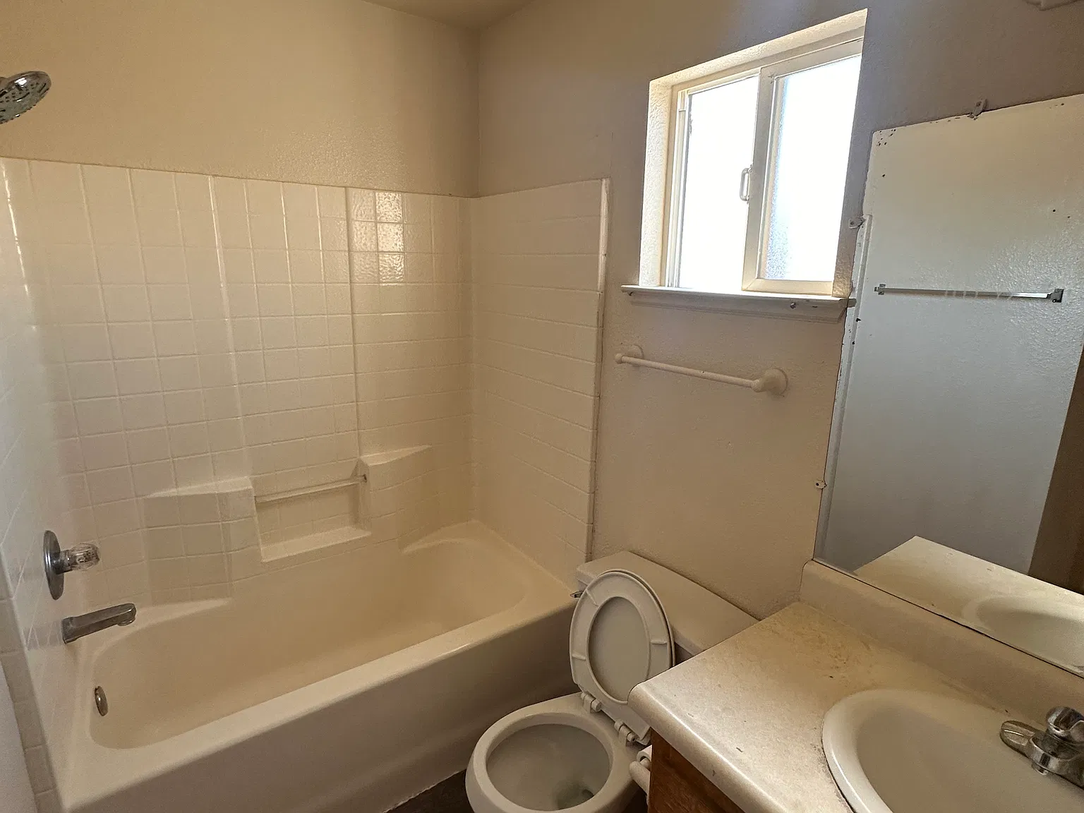 2 bed, 850 sqft, $1,050 — Photo 2