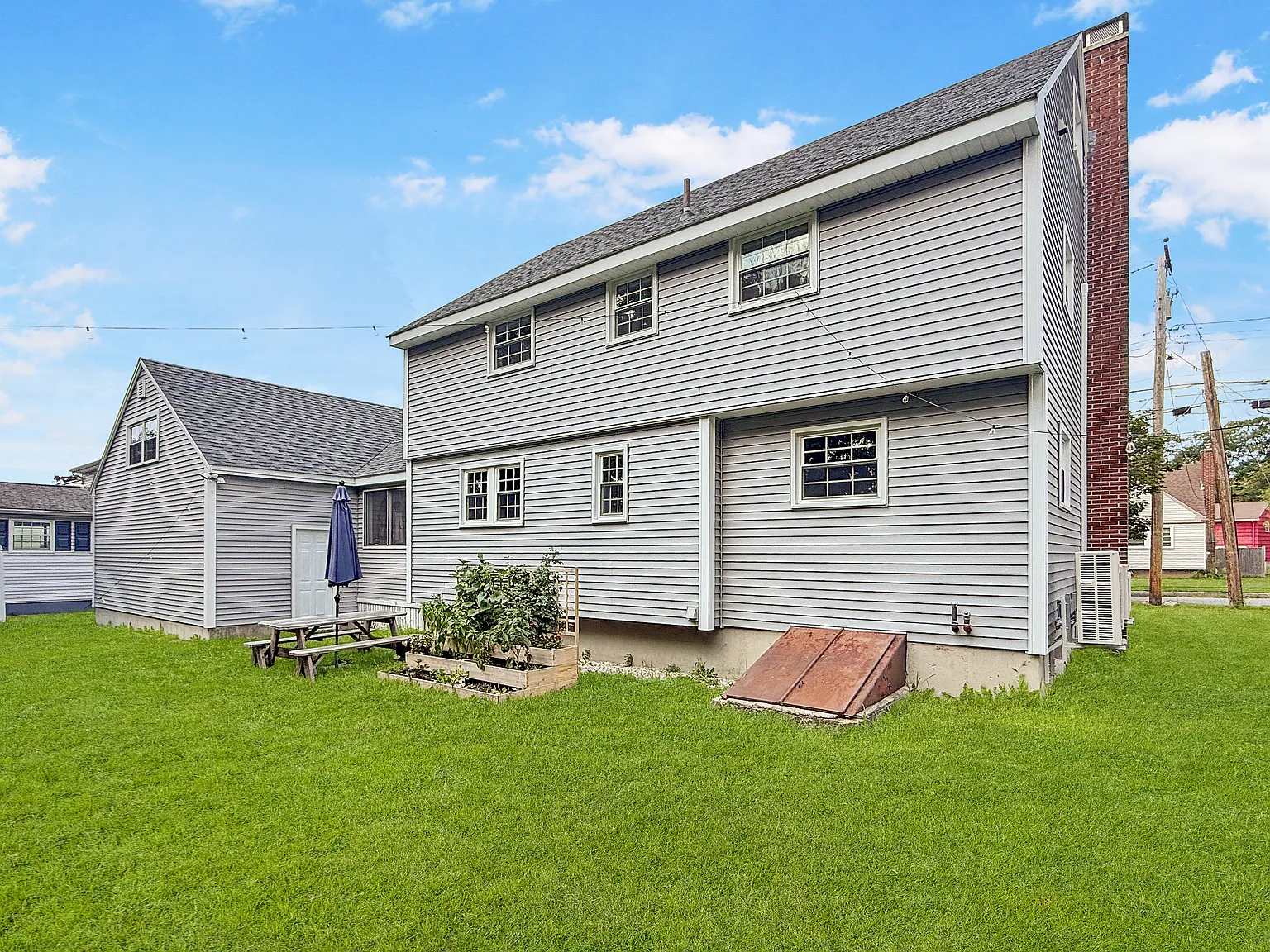 161 Wayside Rd — Photo 2