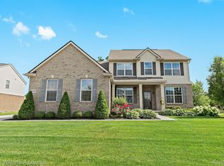 61657 Mustang Dr, South Lyon, MI