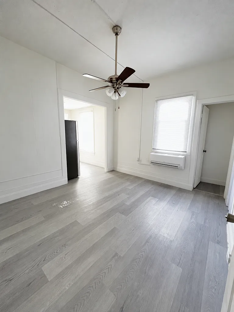 205 S Grove St — Photo 3