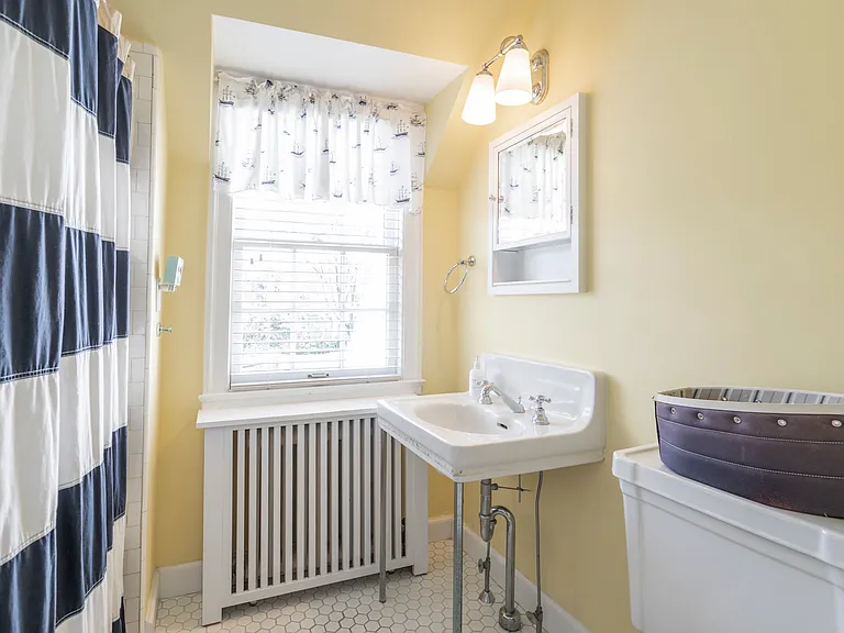 601 Harriton Rd — Photo 36
