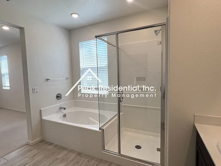 3236 Sunny Gate Ln — Photo 31