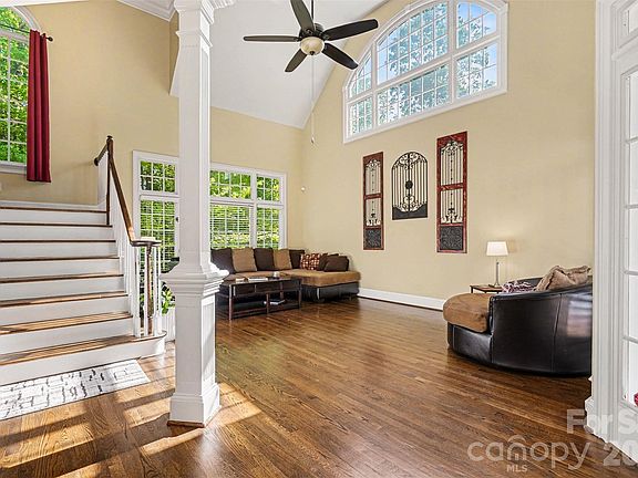 5th image of 3807 Degrasse Dr