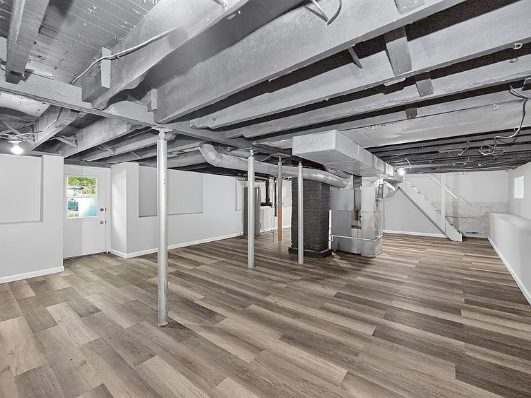 904 Locust Corner Rd — Photo 25