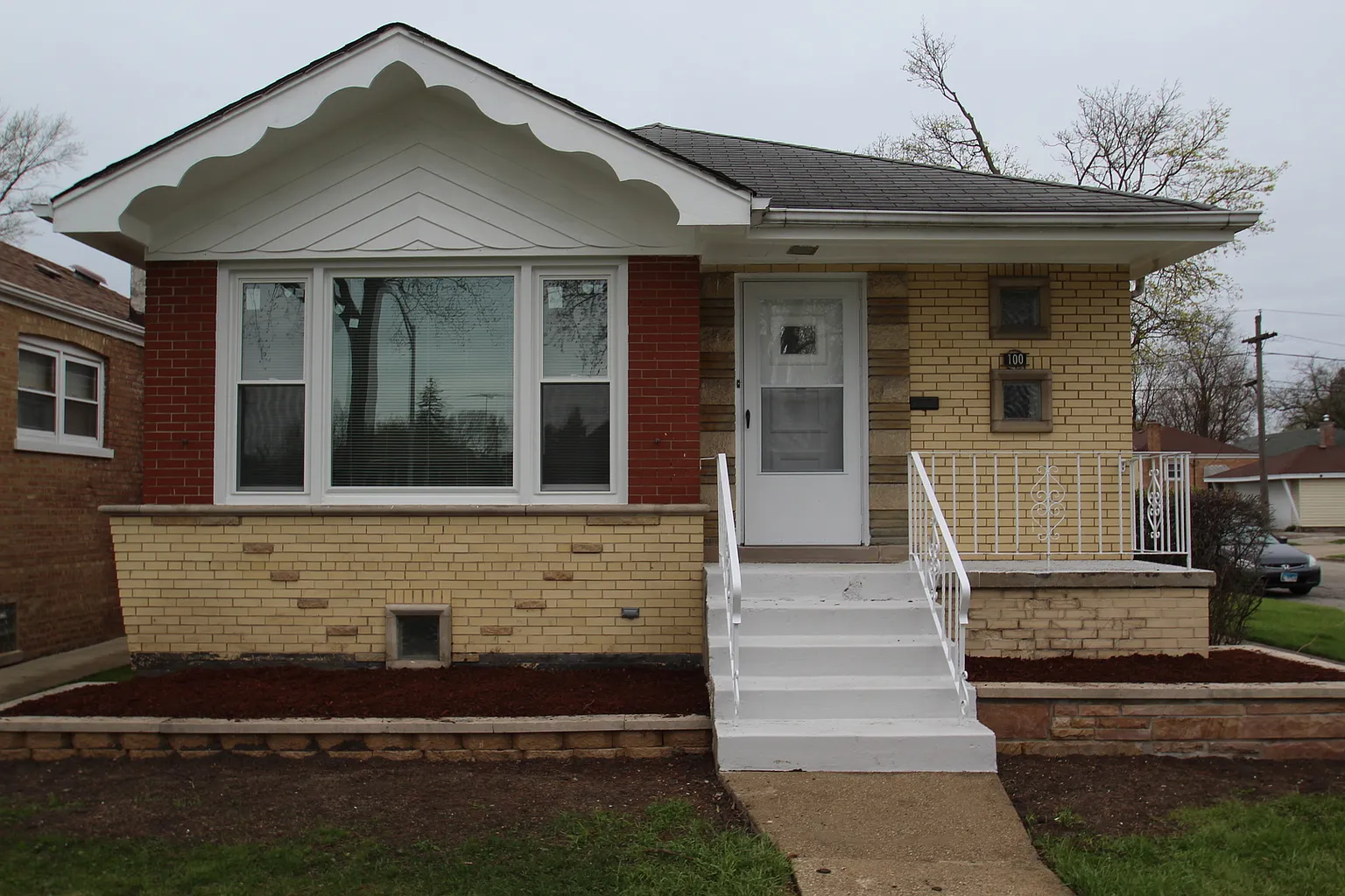 100 Granville Ave photo 1