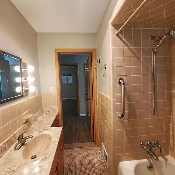4565 Universal St — Photo 17