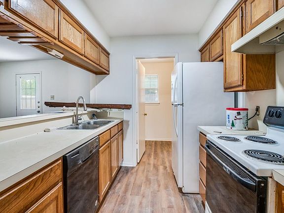 5th image of 510 Strata Dr