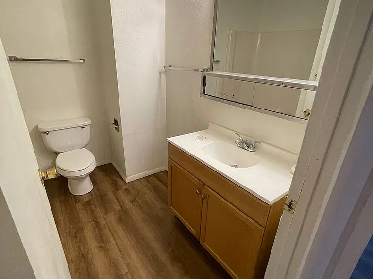 450 W 4th St — Photo 7
