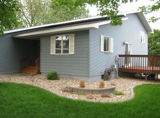 412 27th St NW, Watertown, SD 57201