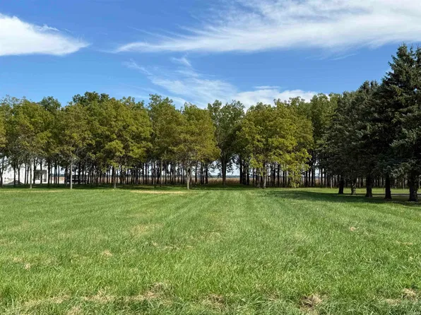 550 S 1450 W, Francesville, IN 47946