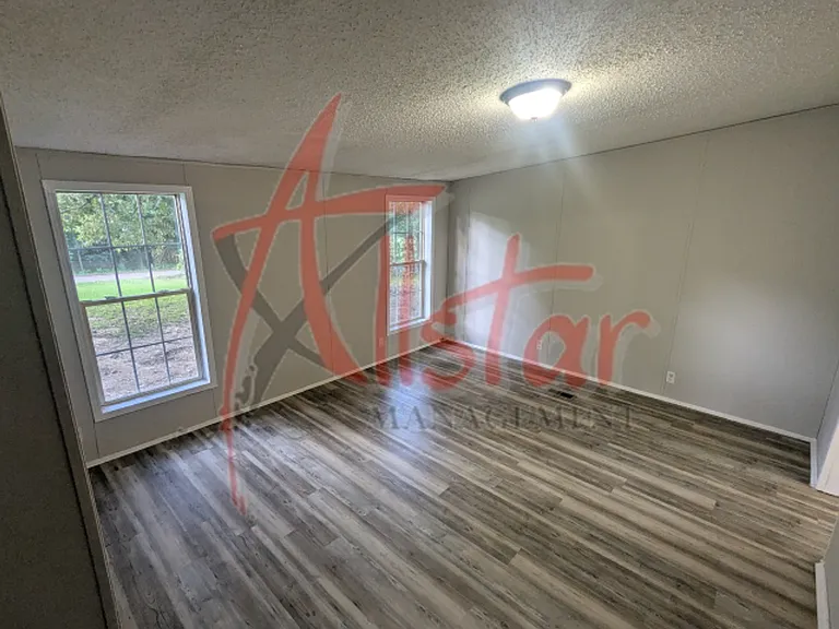 7682 Edwards Place Rd E — Photo 6
