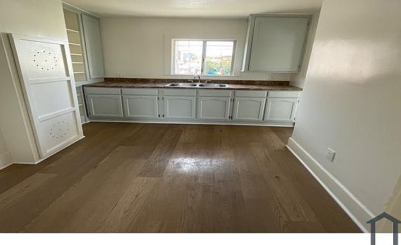 3rd image of 957 W 45th St #3