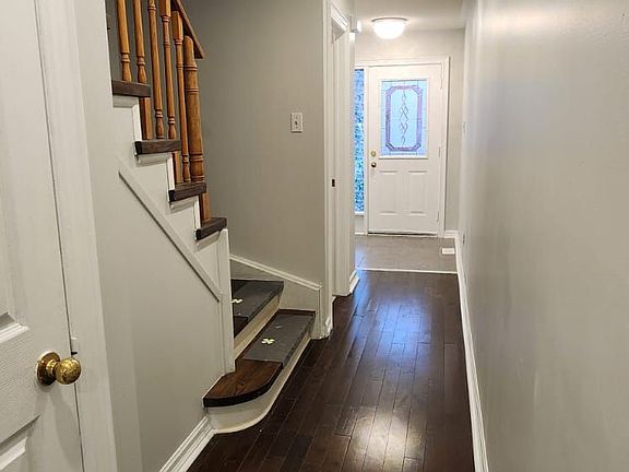 3rd image of 6850 Dillingwood Dr