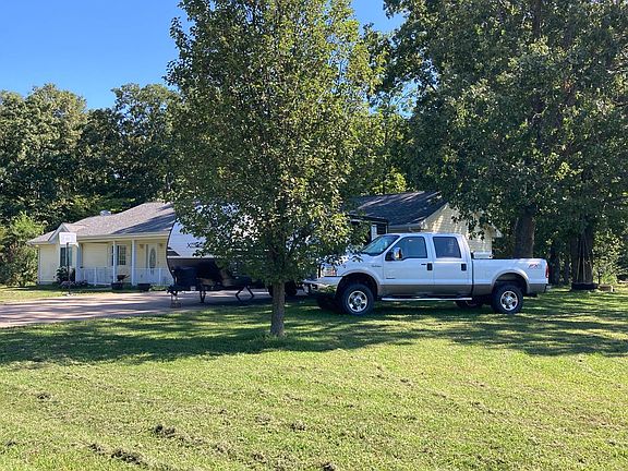 3rd image of 205 Tealwood Ct