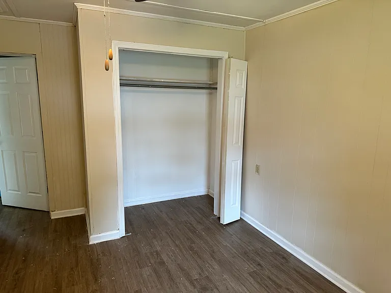 103 E Scott St — Photo 13