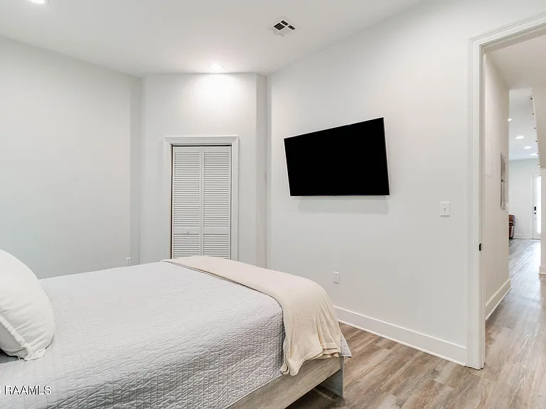 711 E Main St #100 — Photo 13