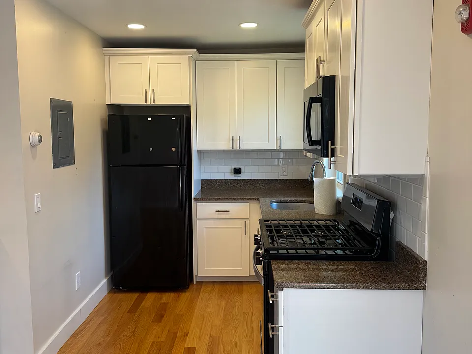 15 Mathewson St #4
