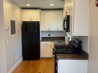 15 Mathewson St APT 4, Narragansett, RI 02882