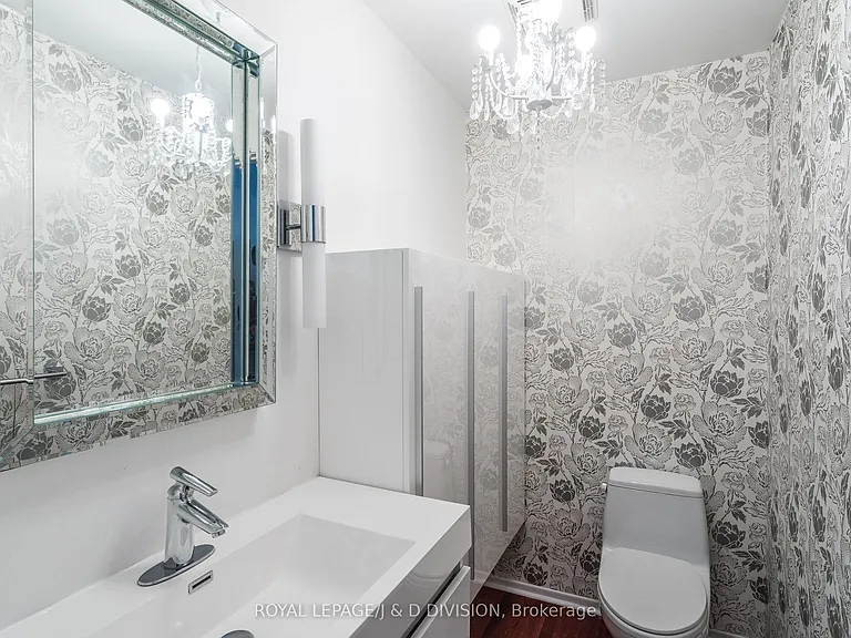 640 Adelaide St W — Photo 22