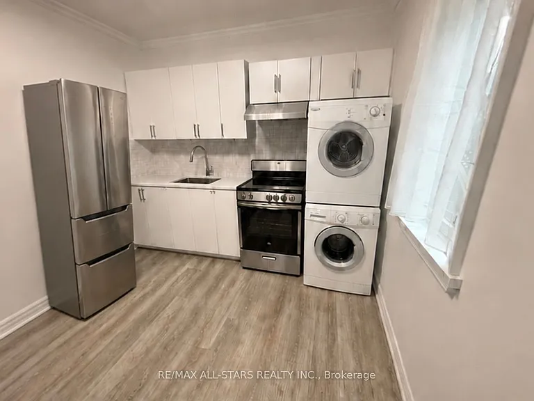 1918A Queen St E #200 — Photo 2