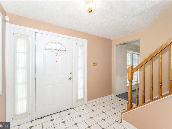 3rd image of 215 Sandstone Dr