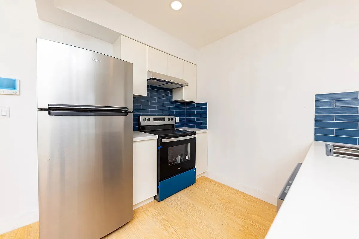 673 Hart Street — Photo 3
