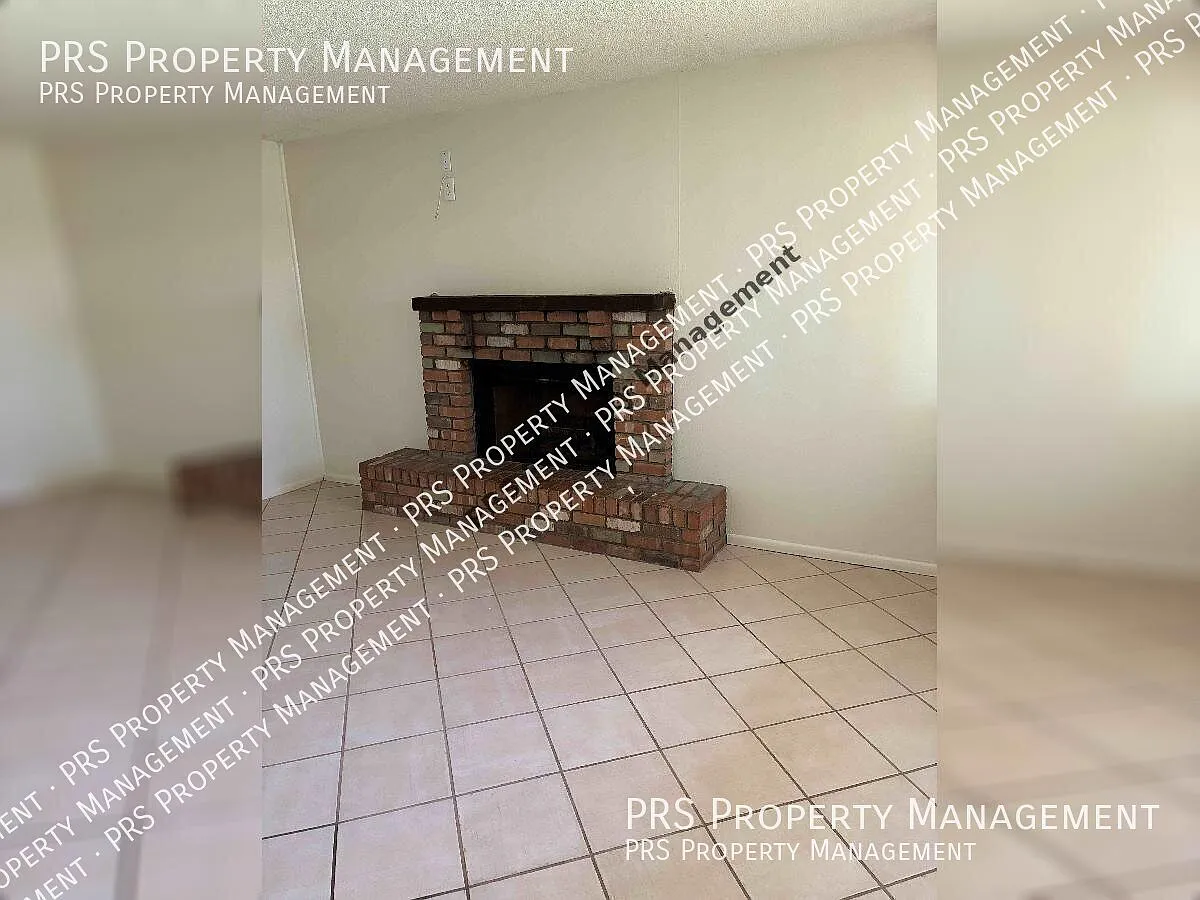 Three bedroom in Peterson Park! — Photo 4