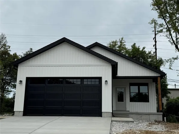 33 Kingsway Dr, Wentzville, MO 63385