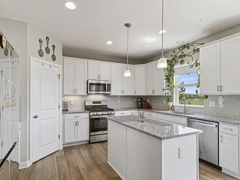 3805 Mantle Dr — Photo 12