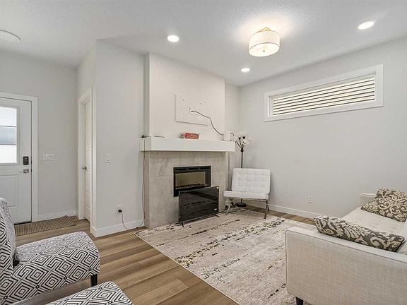 4th image of 352 Chelsea Rd