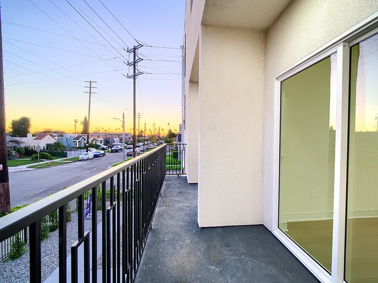 801 E 84th Pl — Photo 12