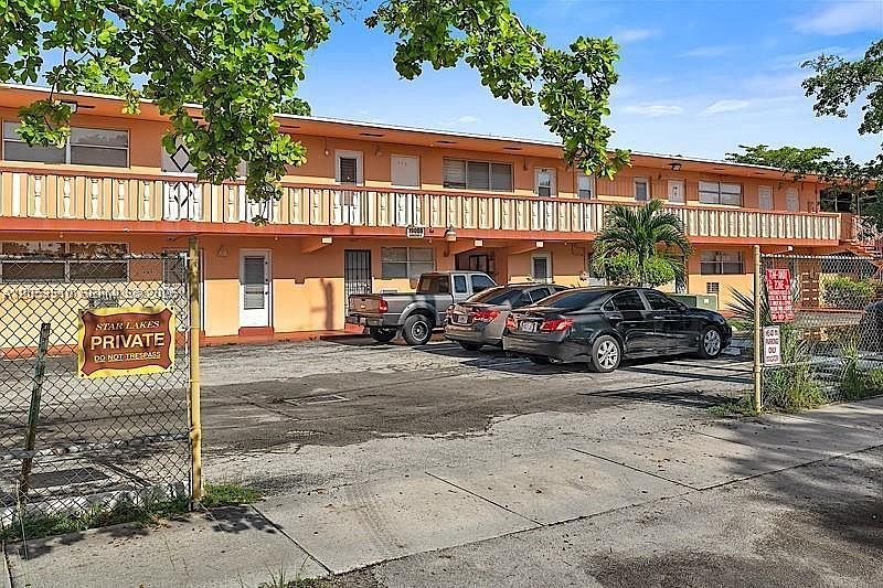 1st image of 19000 NE 3rd Ct APT 405