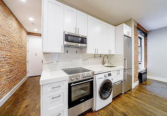 5th image of 236 E 5th St APT C1