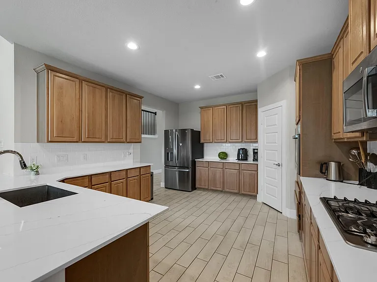 1569 Sunrise Gables Dr — Photo 10