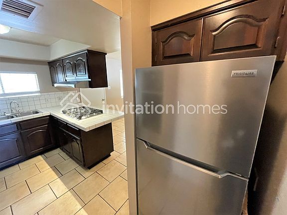 5th image of 2909 N 42nd Ave