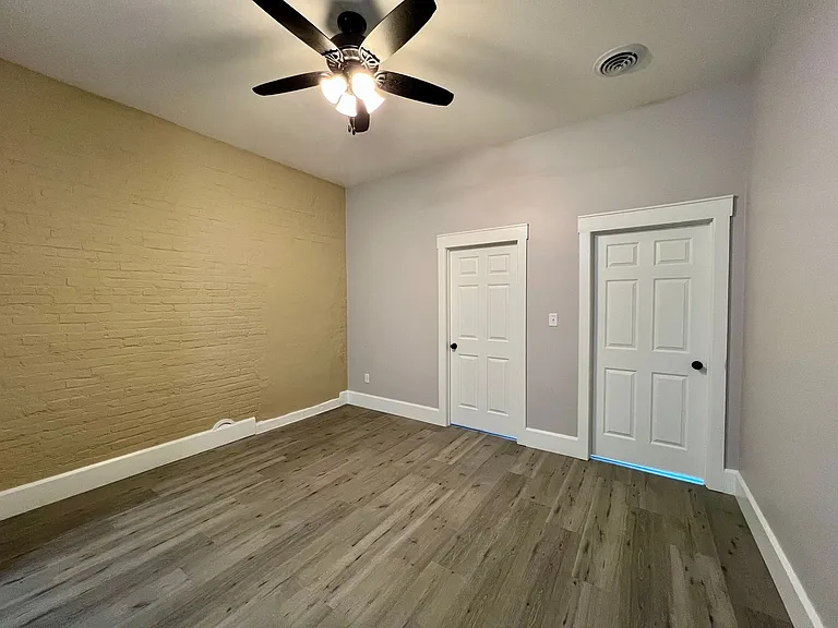 318 S Locust St #3 — Photo 6