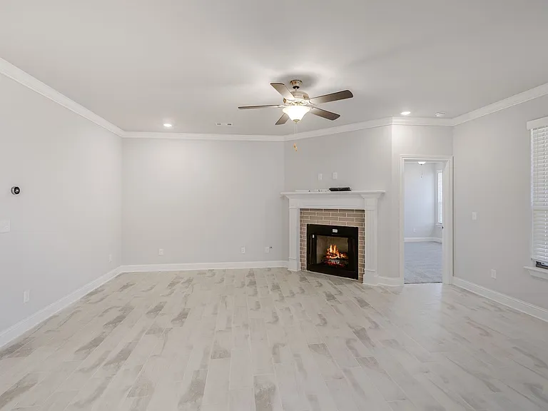 500 Piper Ln — Photo 11
