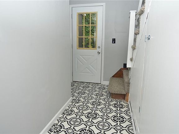 3rd image of 5608 Saxon Dr