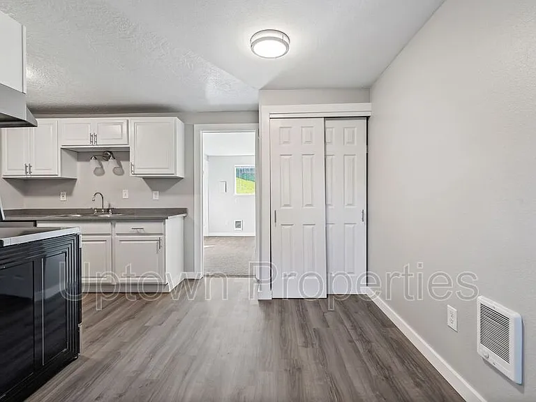 6834 N Richmond Ave — Photo 3