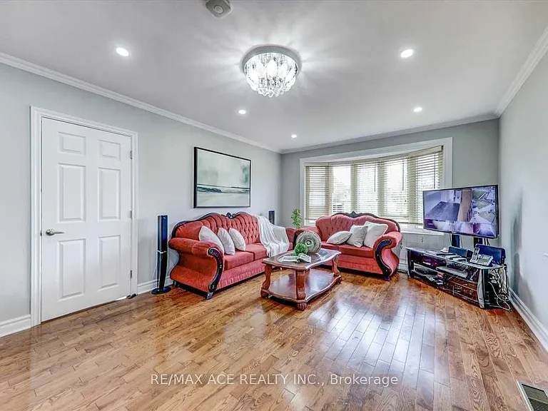 132 Janray Dr #MAIN — Photo 2