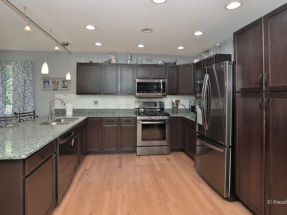 3rd image of 328 Panama Ave