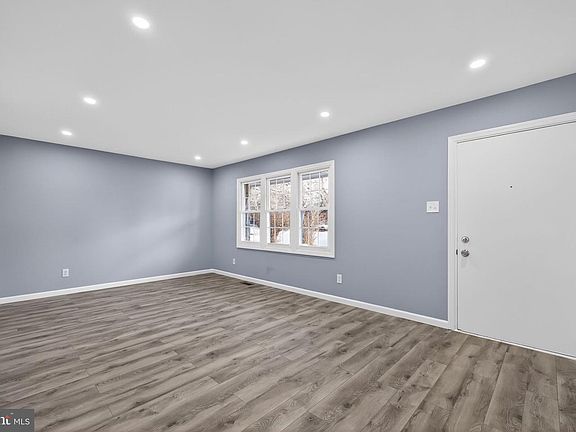 4th image of 2795 Monmouth Rd