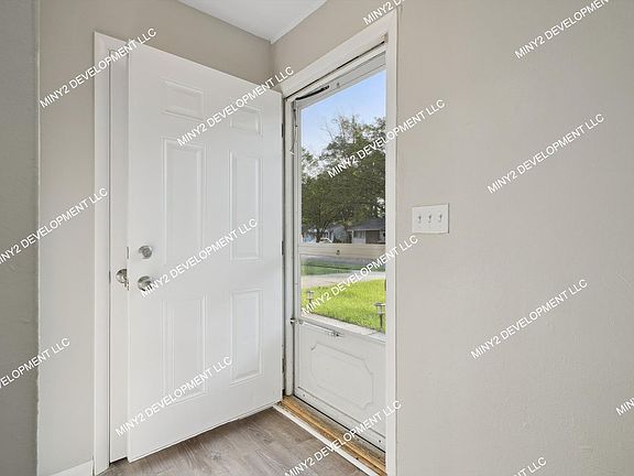 4th image of 21921 Blackstone St