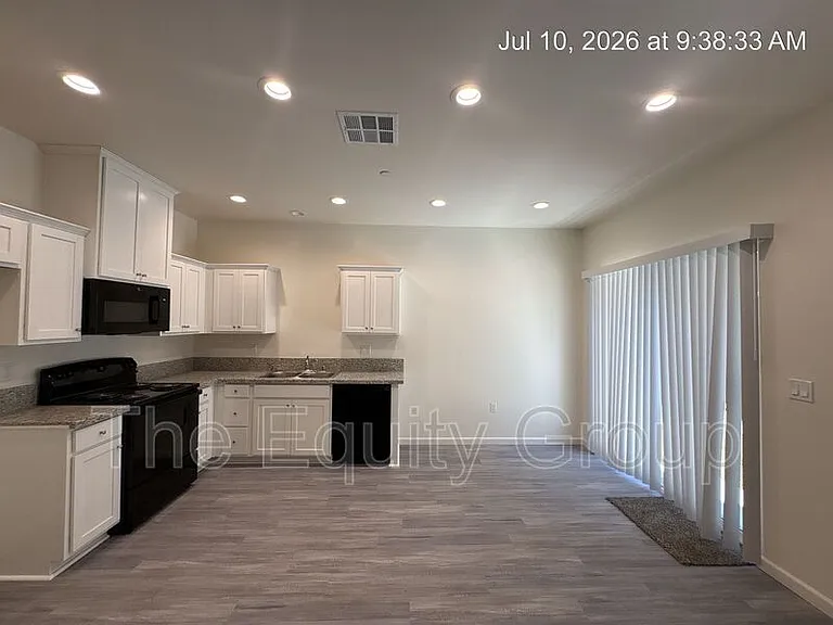 735 S Pinkham #105 — Photo 9