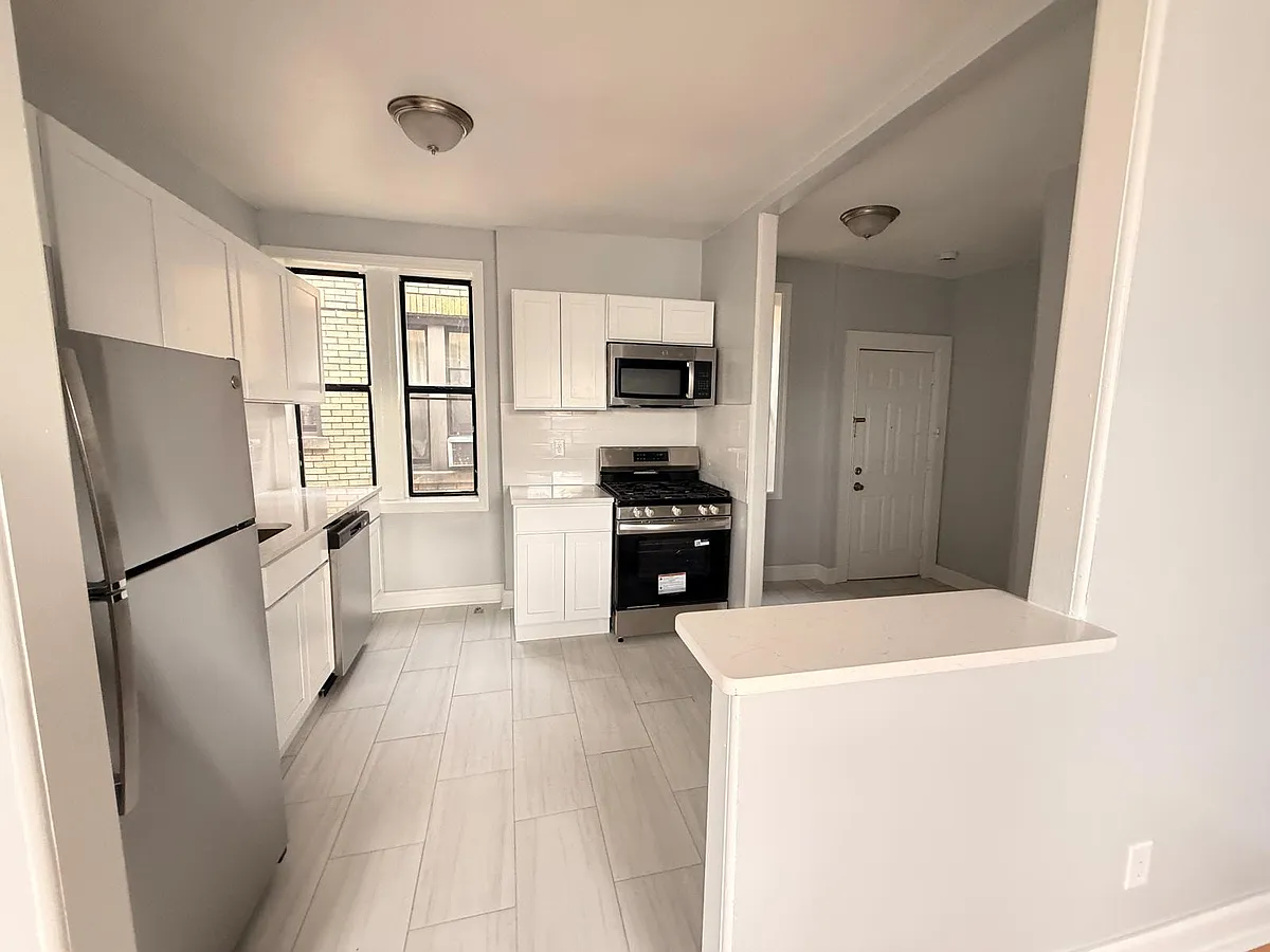 Building Photo - 117 60th St #23E