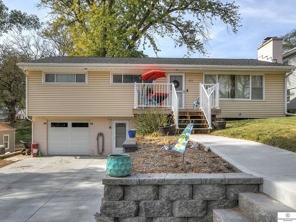 1st image of 2112 Crawford St