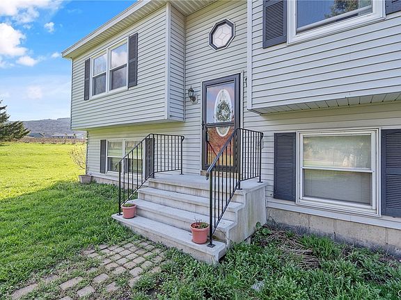 3rd image of 1085 Shackham Rd