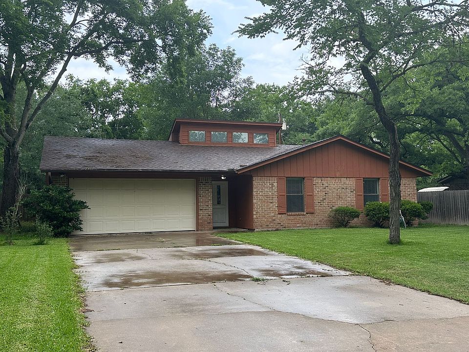2nd image of 2711 Wilderness Dr N
