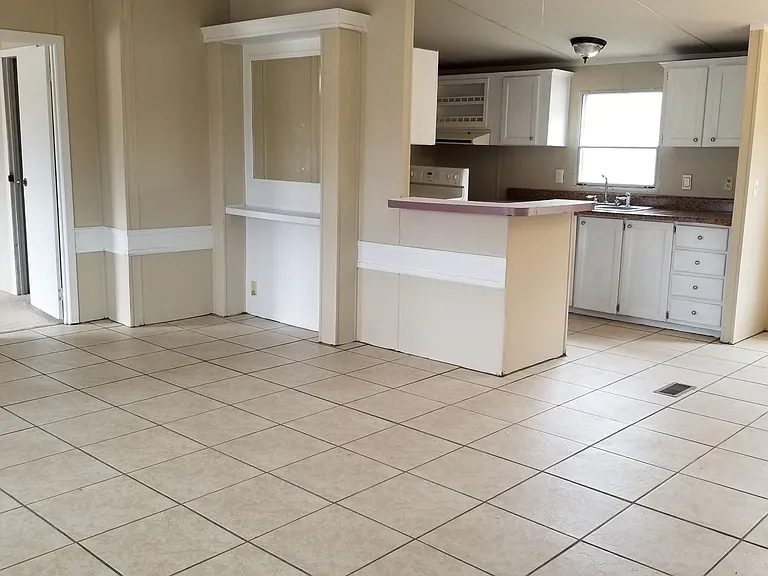 219 Gramercy Ln — Photo 3