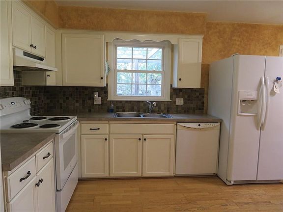 2nd image of 406 E Ottawa St